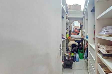 Casa de condomínio para alugar com 1000m², 5 quartos e 6 vagas Casa de condomínio para alugar com 1000m², 5 quartos e 6 vagasCloset da Suíte 5