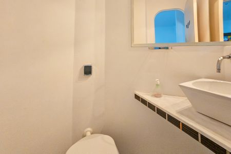 Casa de condomínio para alugar com 1000m², 5 quartos e 6 vagas Casa de condomínio para alugar com 1000m², 5 quartos e 6 vagasLavabo 1