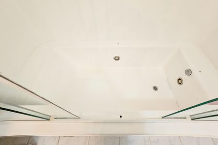 Casa de condomínio para alugar com 1000m², 5 quartos e 6 vagas Casa de condomínio para alugar com 1000m², 5 quartos e 6 vagasBanheiro da Suíte 5