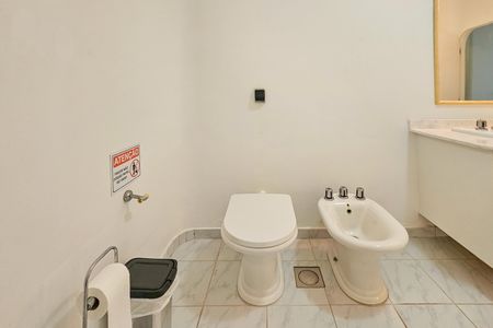 Casa de condomínio para alugar com 1000m², 5 quartos e 6 vagas Casa de condomínio para alugar com 1000m², 5 quartos e 6 vagasBanheiro da Suíte 5