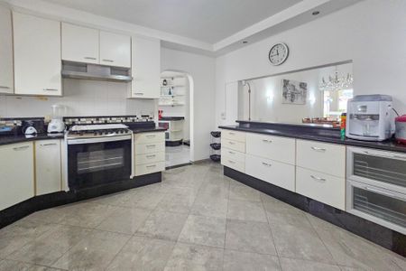 Casa de condomínio para alugar com 1000m², 5 quartos e 6 vagas Casa de condomínio para alugar com 1000m², 5 quartos e 6 vagasCozinha