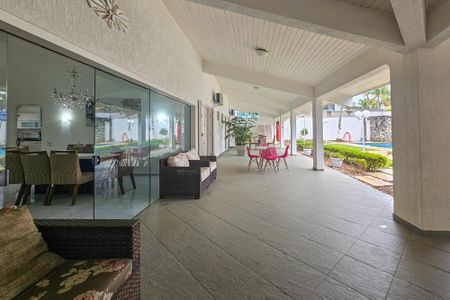 Casa de condomínio para alugar com 1000m², 5 quartos e 6 vagas Casa de condomínio para alugar com 1000m², 5 quartos e 6 vagasÁrea Externa