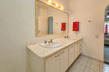 Casa de condomínio para alugar com 1000m², 5 quartos e 6 vagas Casa de condomínio para alugar com 1000m², 5 quartos e 6 vagasBanheiro da Suíte 5