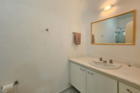 Casa de condomínio para alugar com 1000m², 5 quartos e 6 vagas Casa de condomínio para alugar com 1000m², 5 quartos e 6 vagasBanheiro da Suíte 4