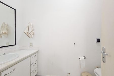 Casa de condomínio para alugar com 1000m², 5 quartos e 6 vagas Casa de condomínio para alugar com 1000m², 5 quartos e 6 vagasBanheiro da Suíte 2