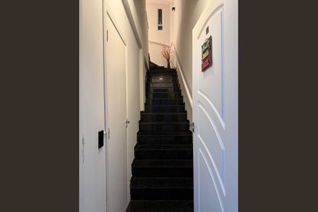 Casa de condomínio para alugar com 115m², 2 quartos e 1 vaga Casa de condomínio para alugar com 115m², 2 quartos e 1 vagaEscada