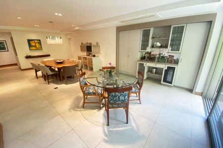 Apartamento à venda com 230m², 3 quartos e 2 vagas Apartamento à venda com 230m², 3 quartos e 2 vagassala de jantar 1