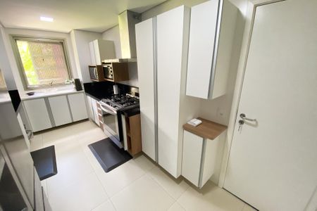 Apartamento à venda com 230m², 3 quartos e 2 vagas Apartamento à venda com 230m², 3 quartos e 2 vagascozinha
