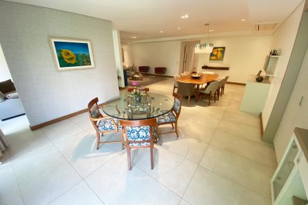 Apartamento à venda com 230m², 3 quartos e 2 vagas Apartamento à venda com 230m², 3 quartos e 2 vagassala de jantar 1