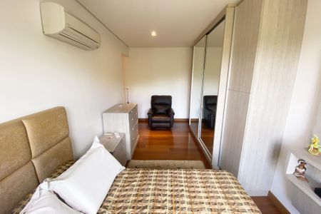 Apartamento à venda com 230m², 3 quartos e 2 vagas Apartamento à venda com 230m², 3 quartos e 2 vagassuite 1