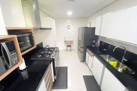 Apartamento à venda com 230m², 3 quartos e 2 vagas Apartamento à venda com 230m², 3 quartos e 2 vagascozinha