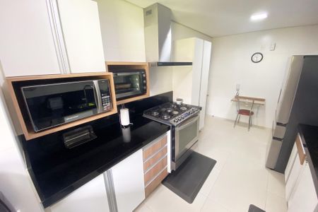 Apartamento à venda com 230m², 3 quartos e 2 vagas Apartamento à venda com 230m², 3 quartos e 2 vagascozinha
