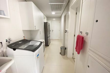Apartamento à venda com 230m², 3 quartos e 2 vagas Apartamento à venda com 230m², 3 quartos e 2 vagaslavanderia