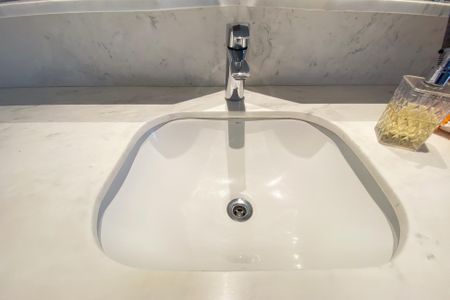 Apartamento à venda com 230m², 3 quartos e 2 vagas Apartamento à venda com 230m², 3 quartos e 2 vagasBanheiro suite 3