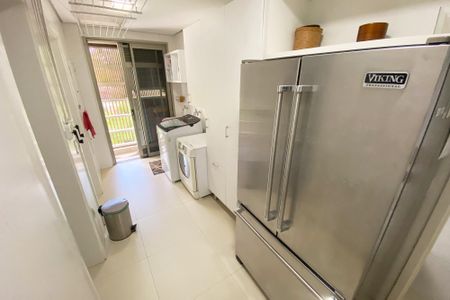 Apartamento à venda com 230m², 3 quartos e 2 vagas Apartamento à venda com 230m², 3 quartos e 2 vagaslavanderia