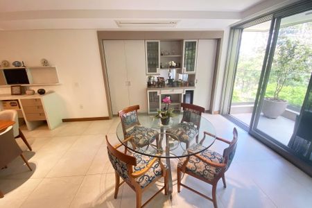 Apartamento à venda com 230m², 3 quartos e 2 vagas Apartamento à venda com 230m², 3 quartos e 2 vagassala de jantar 1