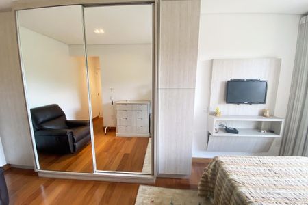 Apartamento à venda com 230m², 3 quartos e 2 vagas Apartamento à venda com 230m², 3 quartos e 2 vagassuite 1