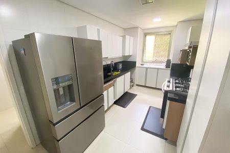 Apartamento à venda com 230m², 3 quartos e 2 vagas Apartamento à venda com 230m², 3 quartos e 2 vagascozinha