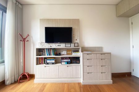 Apartamento à venda com 230m², 3 quartos e 2 vagas Apartamento à venda com 230m², 3 quartos e 2 vagassuite 2