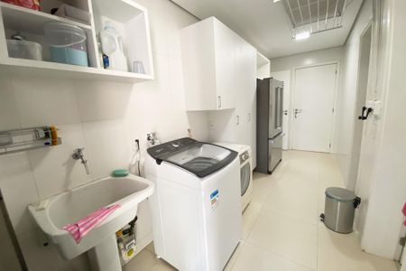 Apartamento à venda com 230m², 3 quartos e 2 vagas Apartamento à venda com 230m², 3 quartos e 2 vagaslavanderia