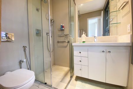 Apartamento à venda com 230m², 3 quartos e 2 vagas Apartamento à venda com 230m², 3 quartos e 2 vagasbanheiro suite 2