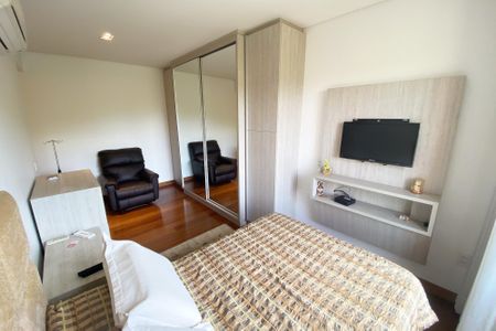 Apartamento à venda com 230m², 3 quartos e 2 vagas Apartamento à venda com 230m², 3 quartos e 2 vagassuite 1