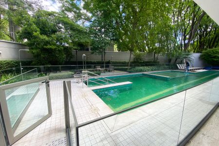 Apartamento à venda com 230m², 3 quartos e 2 vagas Apartamento à venda com 230m², 3 quartos e 2 vagasÁrea comum - Piscina