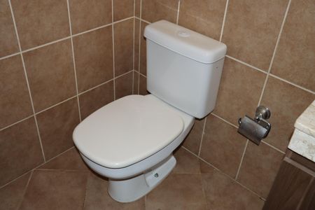 Casa de condomínio para alugar com 330m², 5 quartos e 6 vagasBanheiro Social