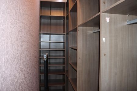 Casa de condomínio para alugar com 330m², 5 quartos e 6 vagasCloset da suíte 3