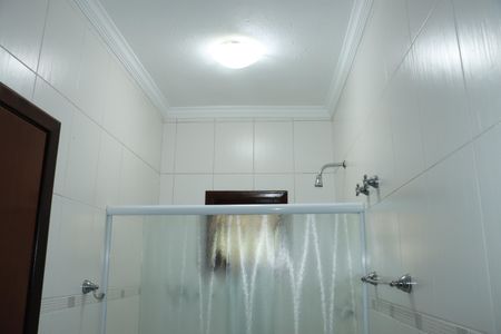 Casa de condomínio para alugar com 330m², 5 quartos e 6 vagasBanheiro da Suíte 2