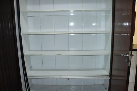 Casa de condomínio para alugar com 330m², 5 quartos e 6 vagasÁrea de Serviço