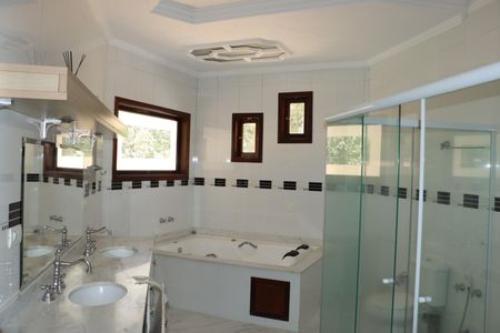 Casa de condomínio para alugar com 330m², 5 quartos e 6 vagasBanheiro da Suíte 3