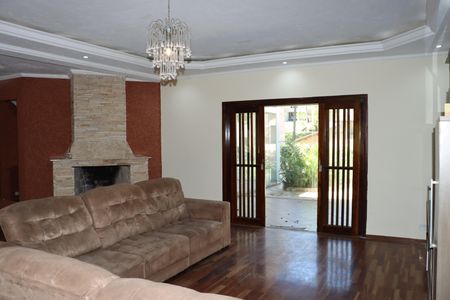 Casa de condomínio para alugar com 330m², 5 quartos e 6 vagasSala