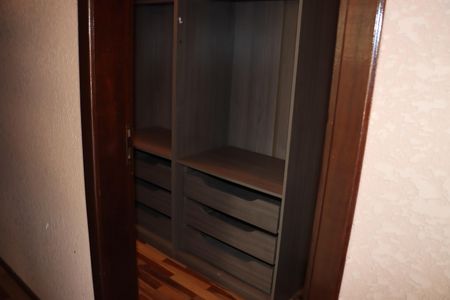 Casa de condomínio para alugar com 330m², 5 quartos e 6 vagasCloset da suíte 3