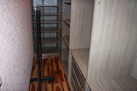 Casa de condomínio para alugar com 330m², 5 quartos e 6 vagasCloset da suíte 3