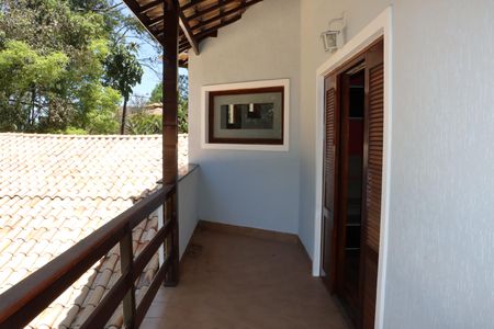 Casa de condomínio para alugar com 330m², 5 quartos e 6 vagasVaranda do Quarto 2