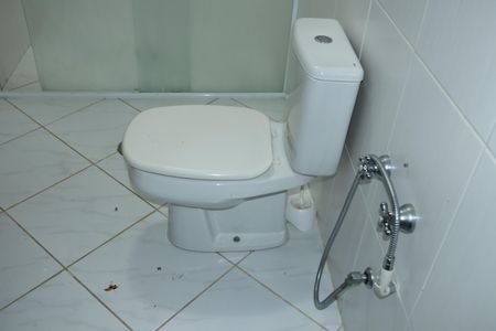 Casa de condomínio para alugar com 330m², 5 quartos e 6 vagasBanheiro da Suíte 2