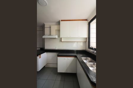 Apartamento à venda com 140m², 3 quartos e 2 vagasCozinha 