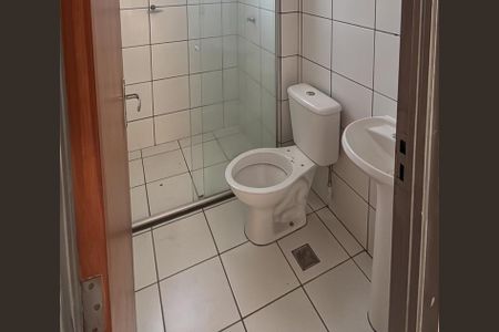 Banheiro  de apartamento para alugar com 2 quartos, 47m² em Vila Abaete, Campinas