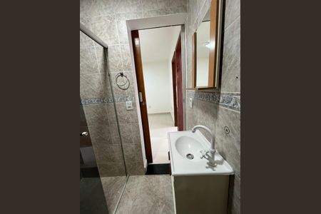 Banheiro de apartamento para alugar com 2 quartos, 55m² em Qe 40, Brasília