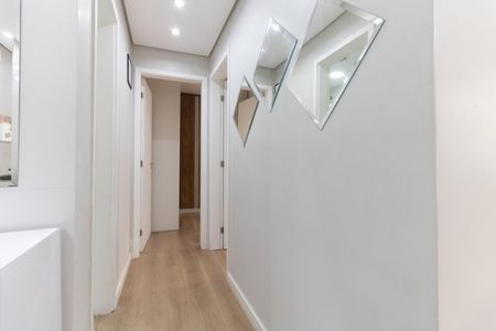 Corredor de apartamento para alugar com 2 quartos, 51m² em Jardim Santa Emília, São Paulo