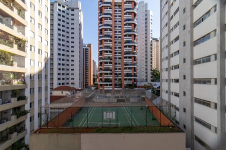 Apartamento à venda com 200m², 4 quartos e 3 vagas Apartamento à venda com 200m², 4 quartos e 3 vagasVaranda da Suíte 2