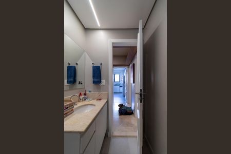 Apartamento à venda com 200m², 4 quartos e 3 vagas Apartamento à venda com 200m², 4 quartos e 3 vagasBanheiro