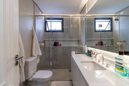 Apartamento à venda com 200m², 4 quartos e 3 vagas Apartamento à venda com 200m², 4 quartos e 3 vagasBanheiro da Suíte 2