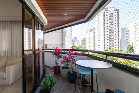 Apartamento à venda com 200m², 4 quartos e 3 vagas Apartamento à venda com 200m², 4 quartos e 3 vagasVaranda