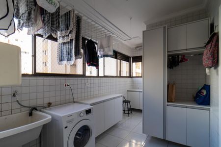 Apartamento à venda com 200m², 4 quartos e 3 vagas Apartamento à venda com 200m², 4 quartos e 3 vagasÁrea de Serviço