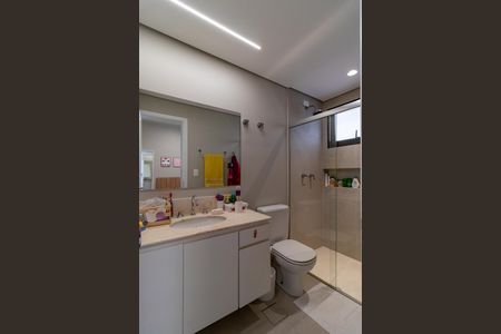 Apartamento à venda com 200m², 4 quartos e 3 vagas Apartamento à venda com 200m², 4 quartos e 3 vagasBanheiro da Suíte 1