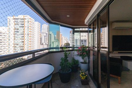 Apartamento à venda com 200m², 4 quartos e 3 vagas Apartamento à venda com 200m², 4 quartos e 3 vagasVaranda