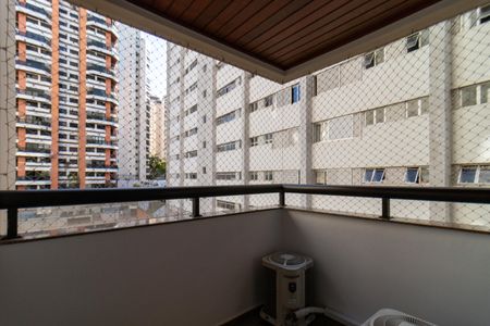Apartamento à venda com 200m², 4 quartos e 3 vagas Apartamento à venda com 200m², 4 quartos e 3 vagasVaranda da Suíte 2