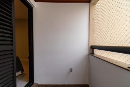 Apartamento à venda com 200m², 4 quartos e 3 vagas Apartamento à venda com 200m², 4 quartos e 3 vagasVaranda da Suíte 2